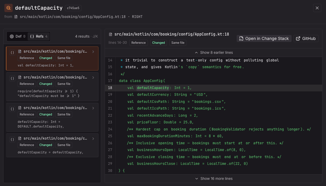 Kotlinの設定ファイルのdiffビューで、変更されたコードがハイライトされているコードエディタ。